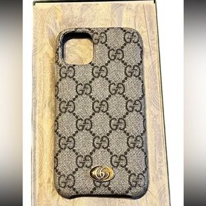 The Ophidia case for iPhone 11 presented in the House's
monogram canvas.